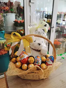 Корзина с конфетами