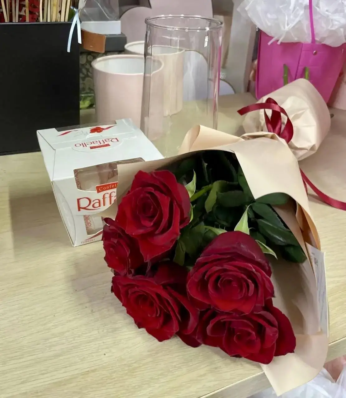 Букет из 5 красных роз